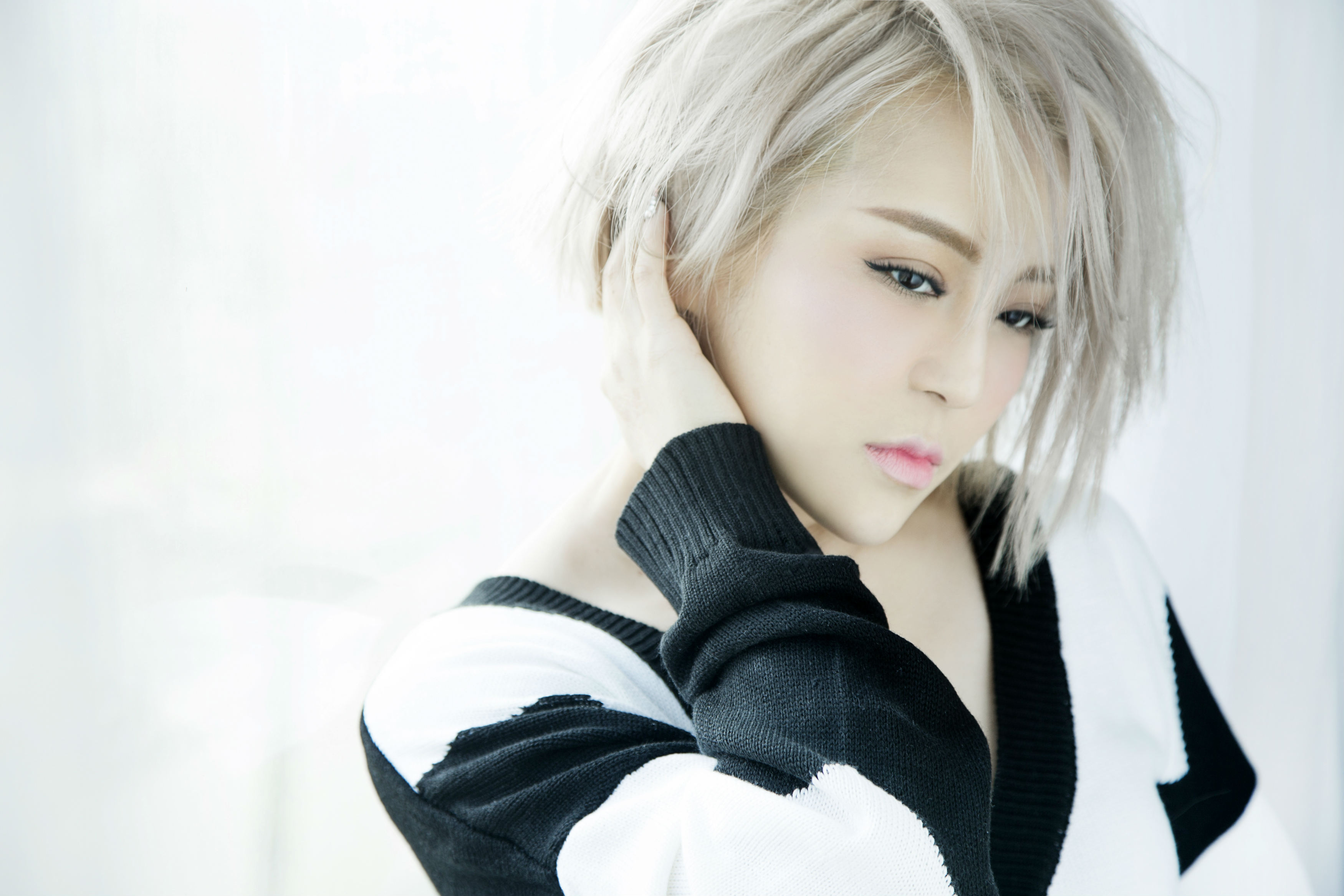 6月25日出生于新疆乌鲁木齐,中国内地流行女歌手,毕业于北京现代音乐