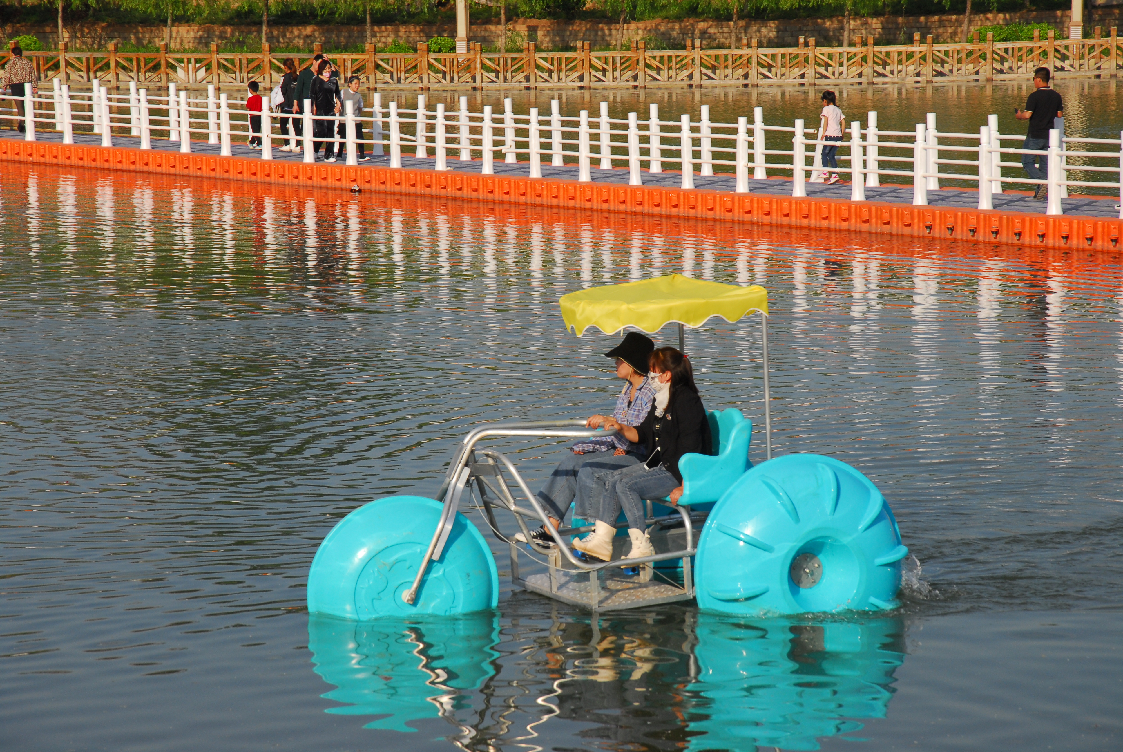  p data-id="gnbil4euv2">赵王欢乐城位于邯郸市广平县东湖公园南侧.