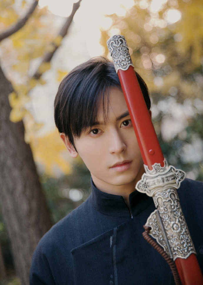  p>张哲瀚,1991年5月11日出生于江西省新余市,中国内地影视男演员