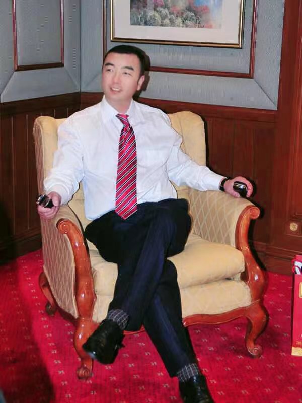  p data-id="gnx01f2160">潘兴东,字东初,金泽国际控股集团董事长 