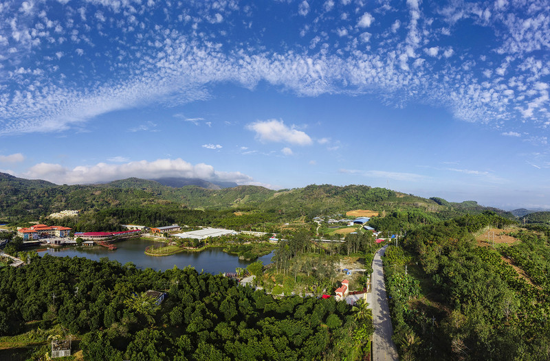  p>长征镇隶属于海南省 a target="_blank" href="/item/琼中黎族苗族