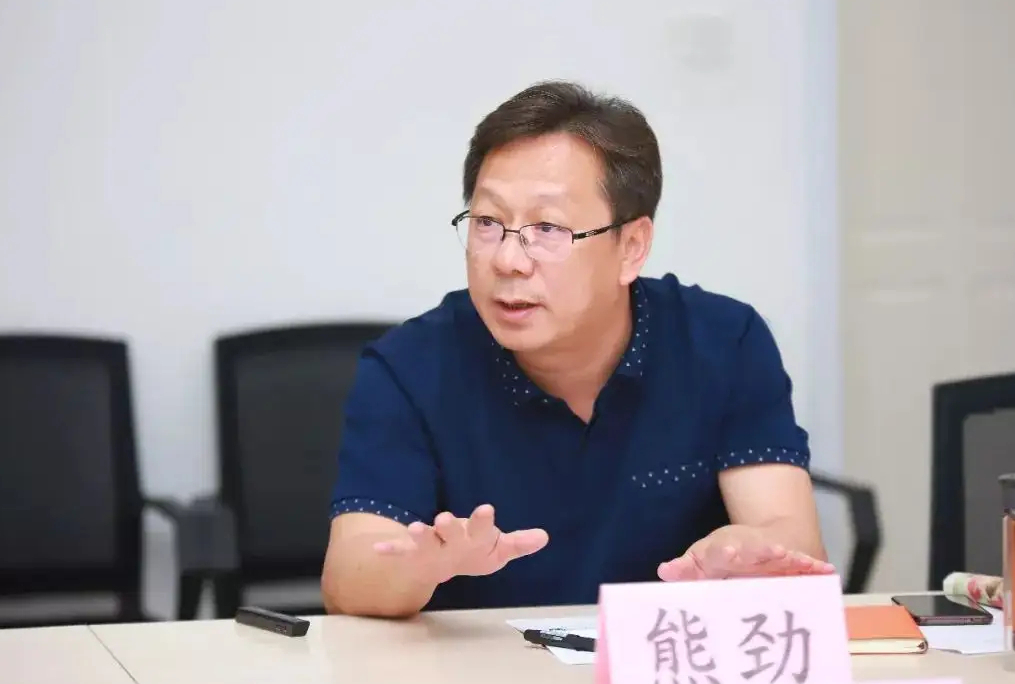  p data-id="t5sj9dbiaylw">熊劲,现任北京市东直门中学校长.