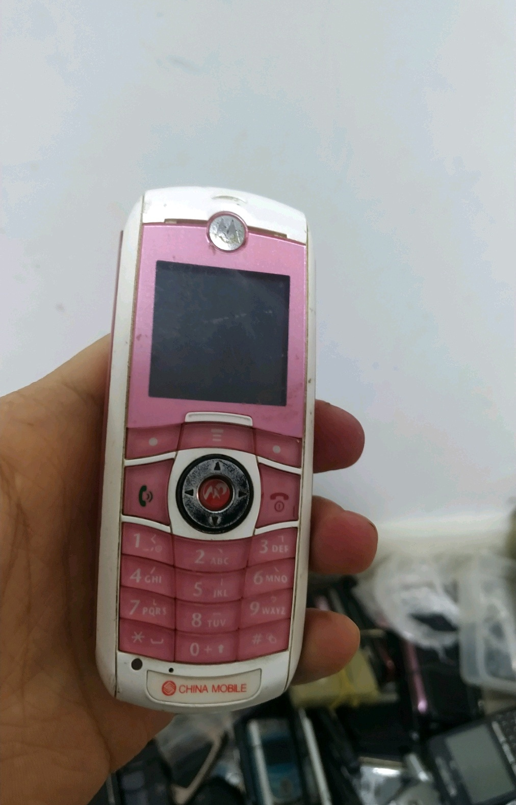 data-lemmaid="3529073">摩托罗拉公司2004年12月上市的一款手机