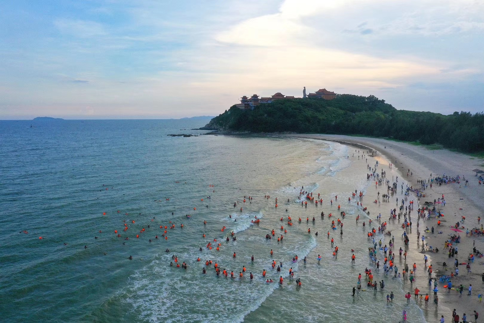  p>珍珠湾景区位于广东省阳江市. /p>