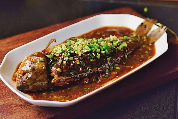 葱油鲫鱼