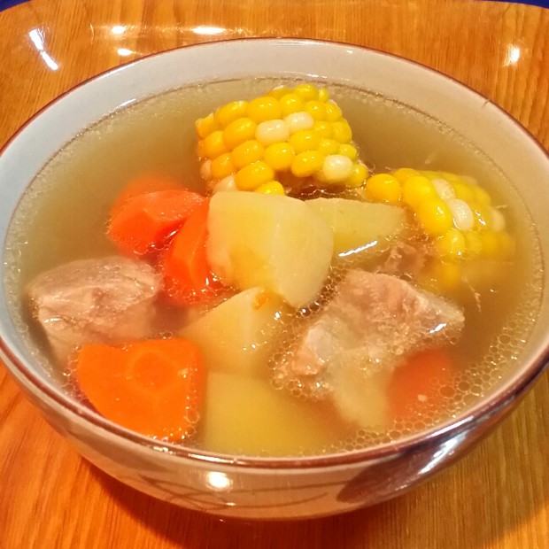 红萝卜玉米瘦肉汤