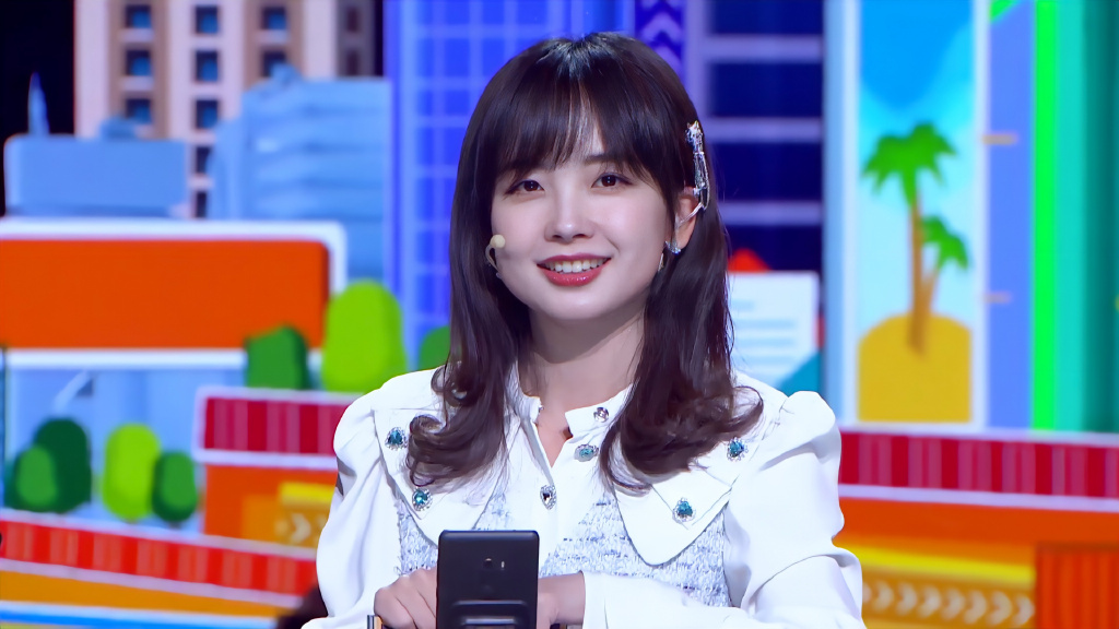  p>王冰冰,1990年出生于吉林省长春市,中国内地记者,主持人, span