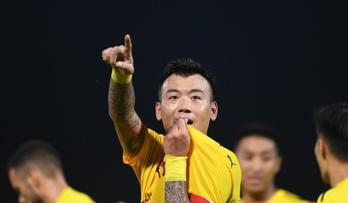 a4qjq">张佳祺,1991年12月9日出生于辽宁省沈阳市,中国职业足球运动员