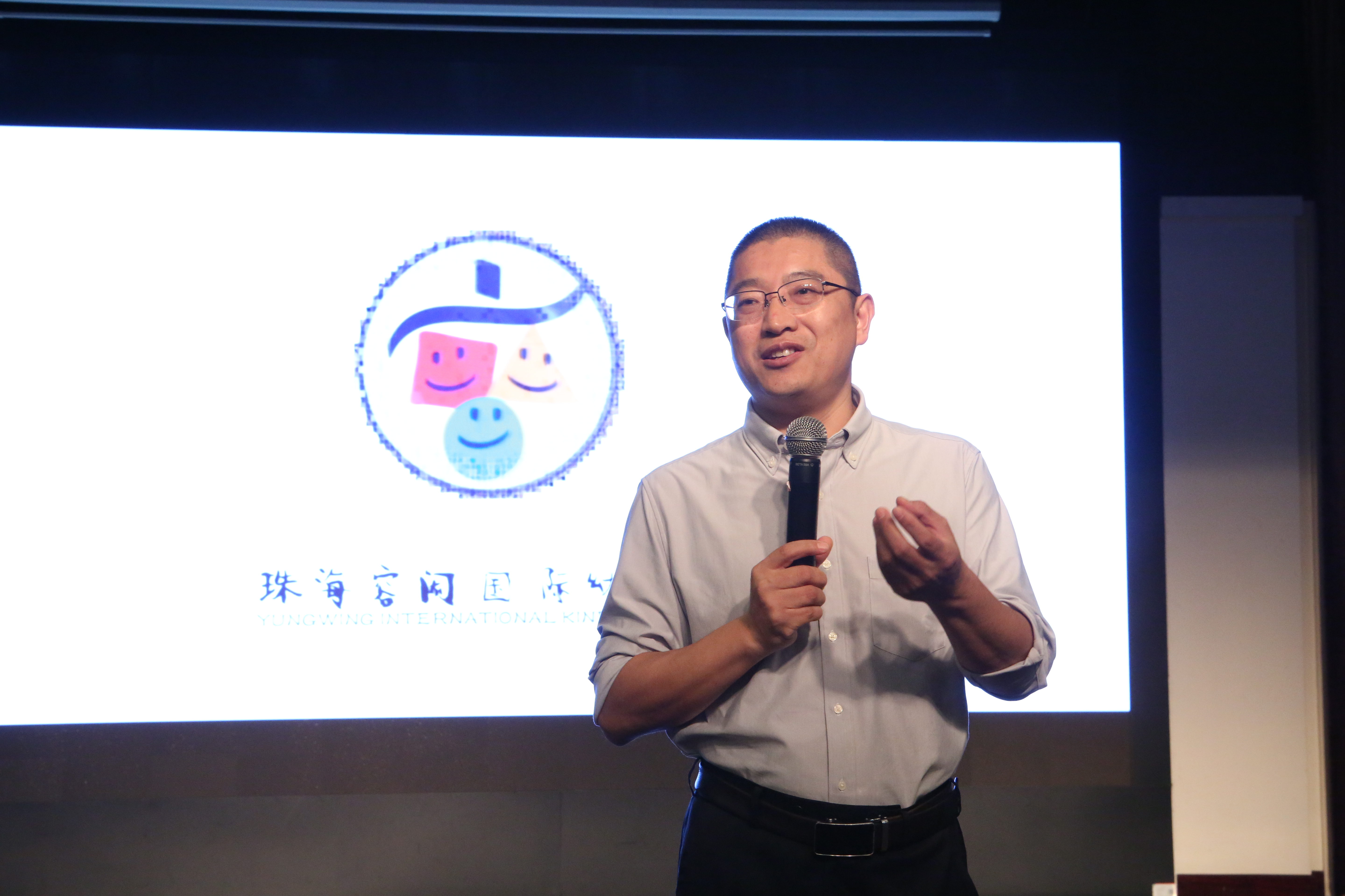  p>徐帮强,广东省珠海斗门容闳国际幼稚园副园长,2009年作品《让每一