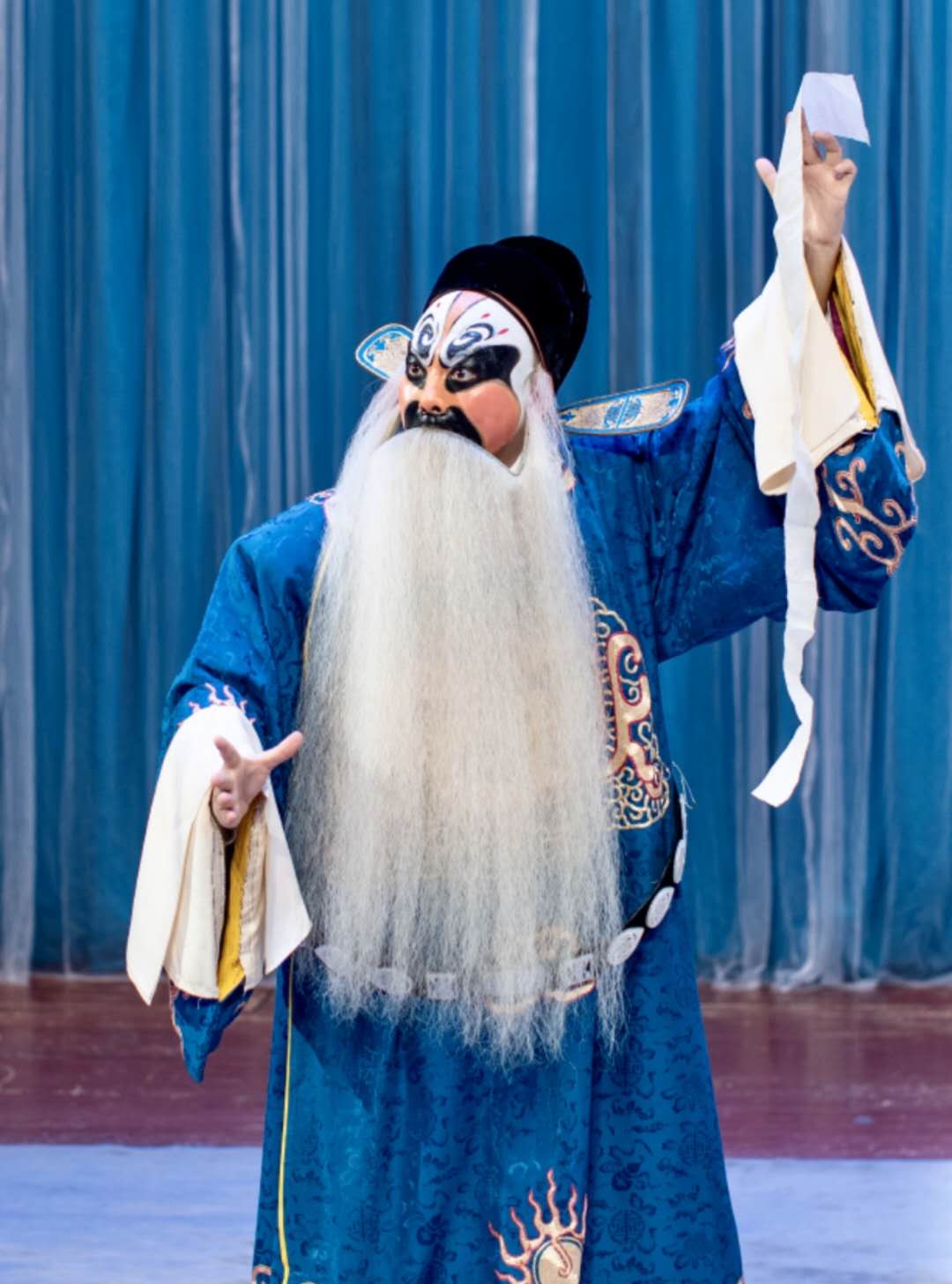 毕业于 a target="_blank" href="/item/中国戏曲学院/306908" data