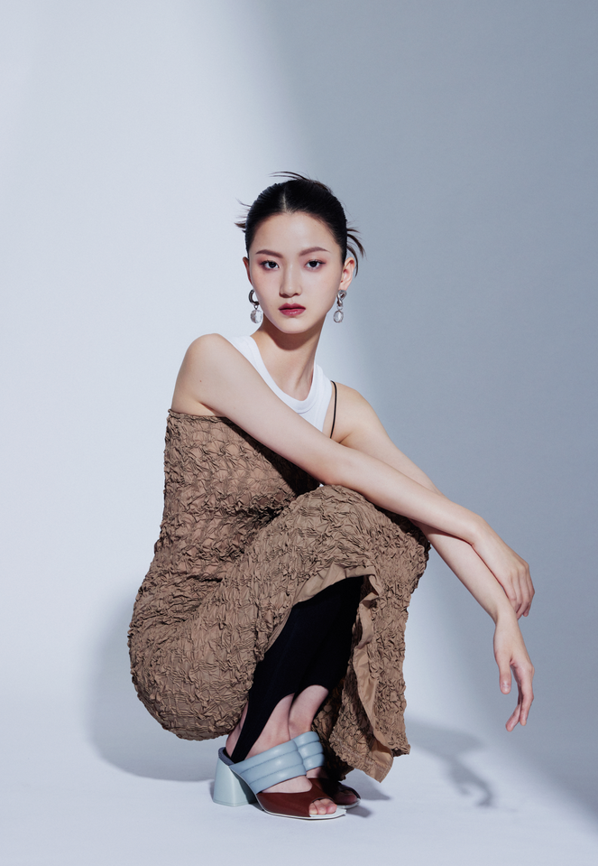 2000年11月26日出生于海南省,中国内地女歌手 sup data-ctrid="crkdss