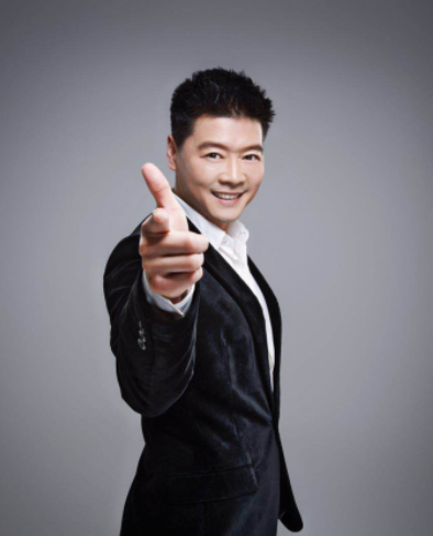 李洪涛(播音名洪涛),男,1976年3月6日出生,现任安徽电视台新闻播音员