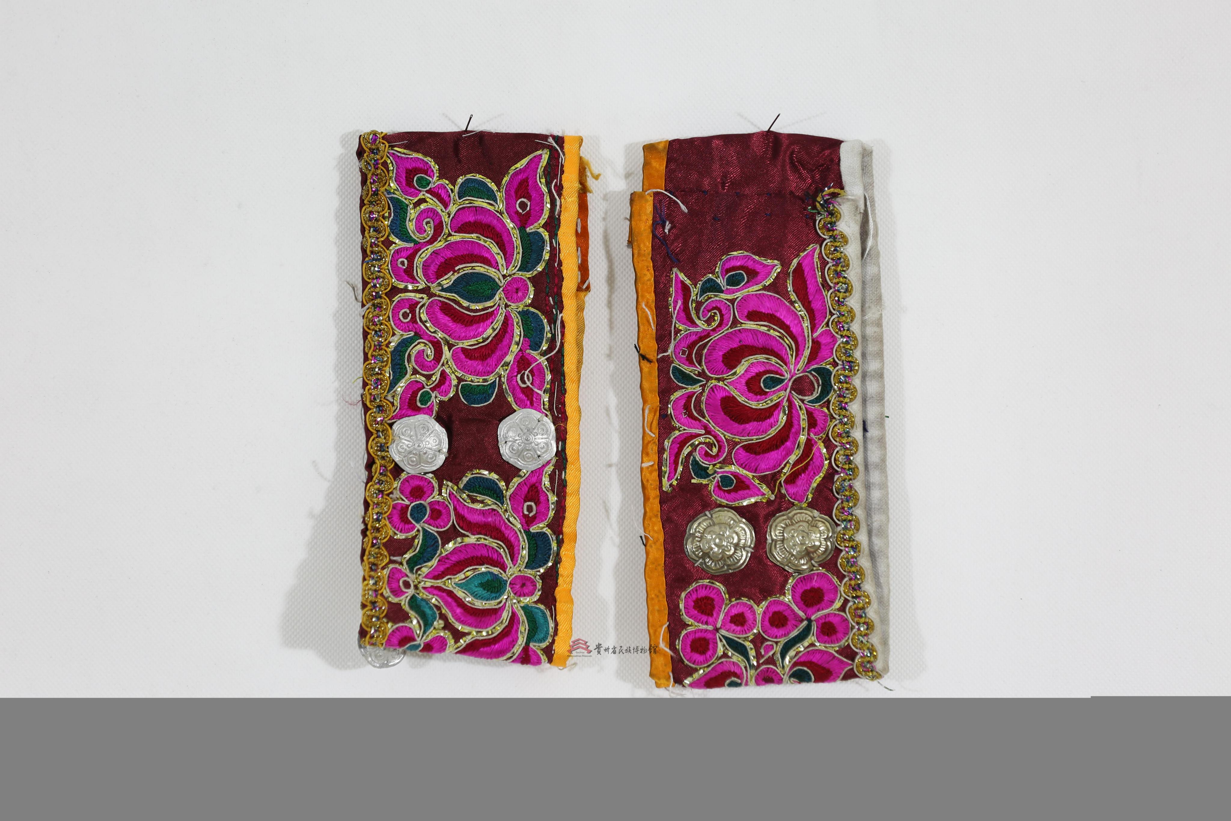 当代安顺苗族刺绣花纹女童袖套