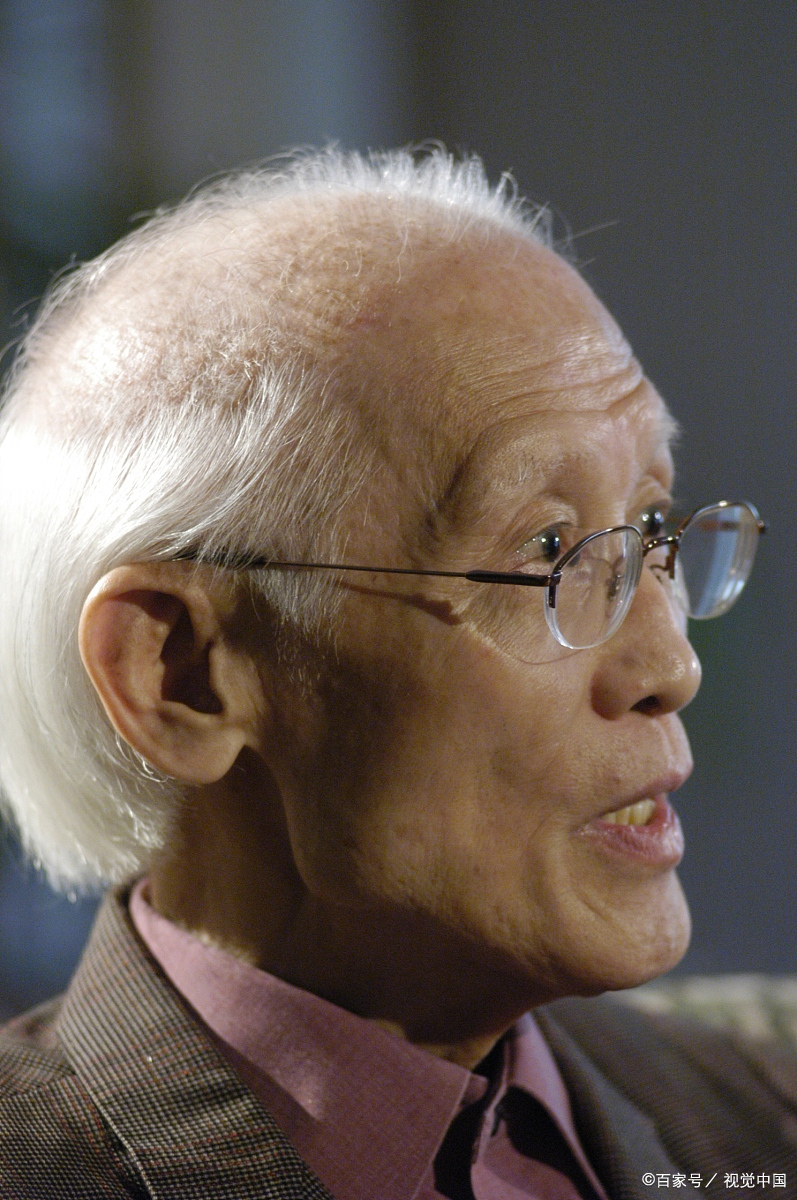 《乡愁》作者余光中人品如何，为何众说纷纭？_百科TA说