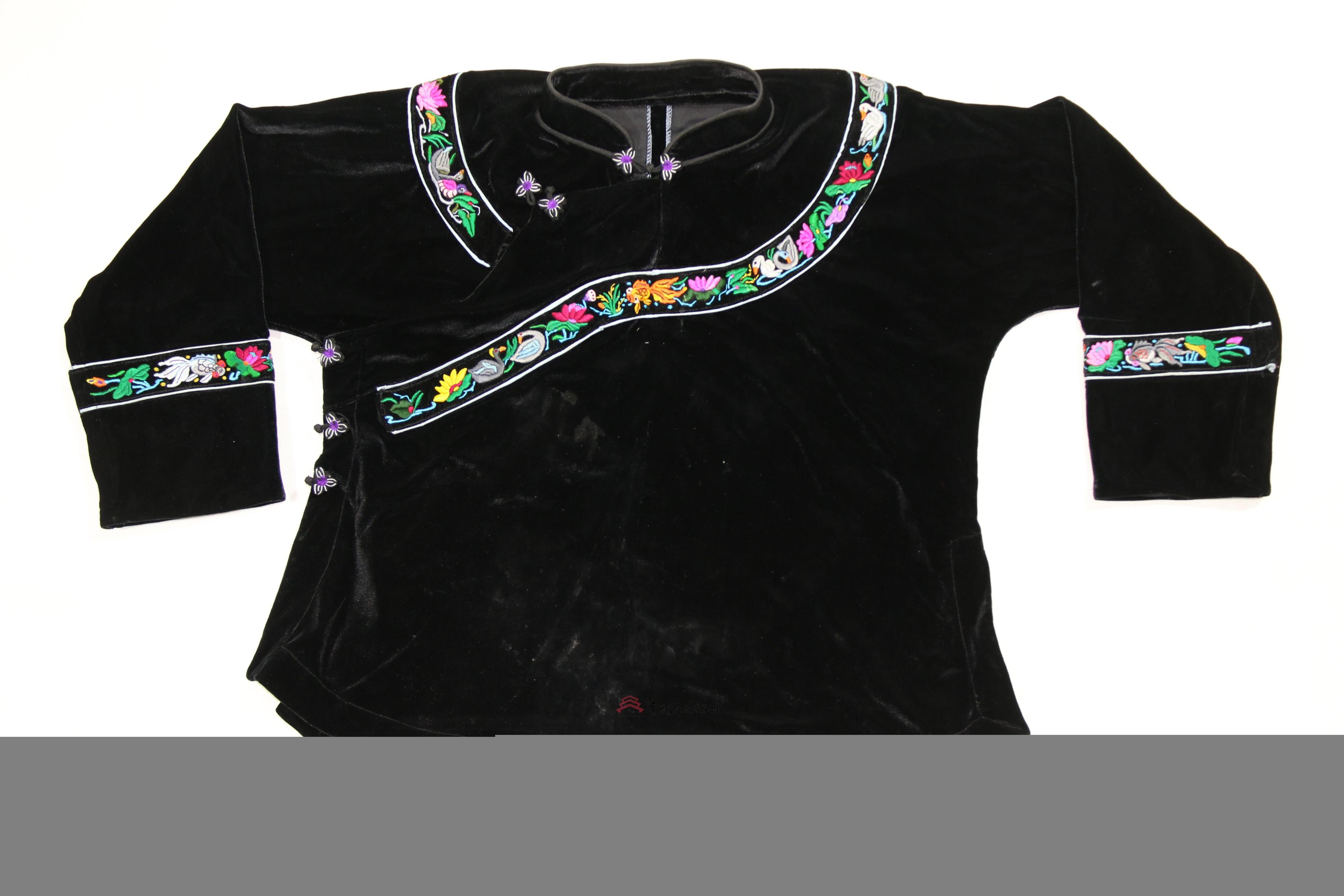 当代雷山苗族黑绒布右衽衣