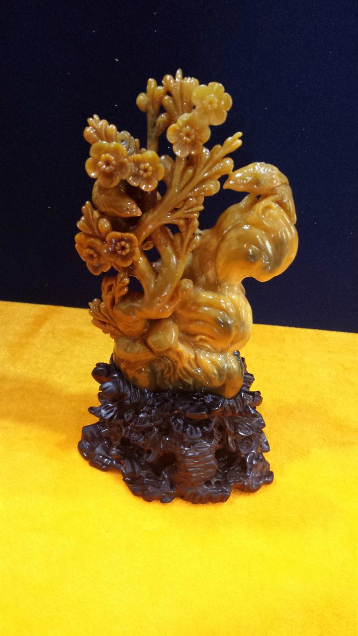  p>紫金玉是指产于广东省紫金县行政区域内的硅质类玉石,古称永安玉或