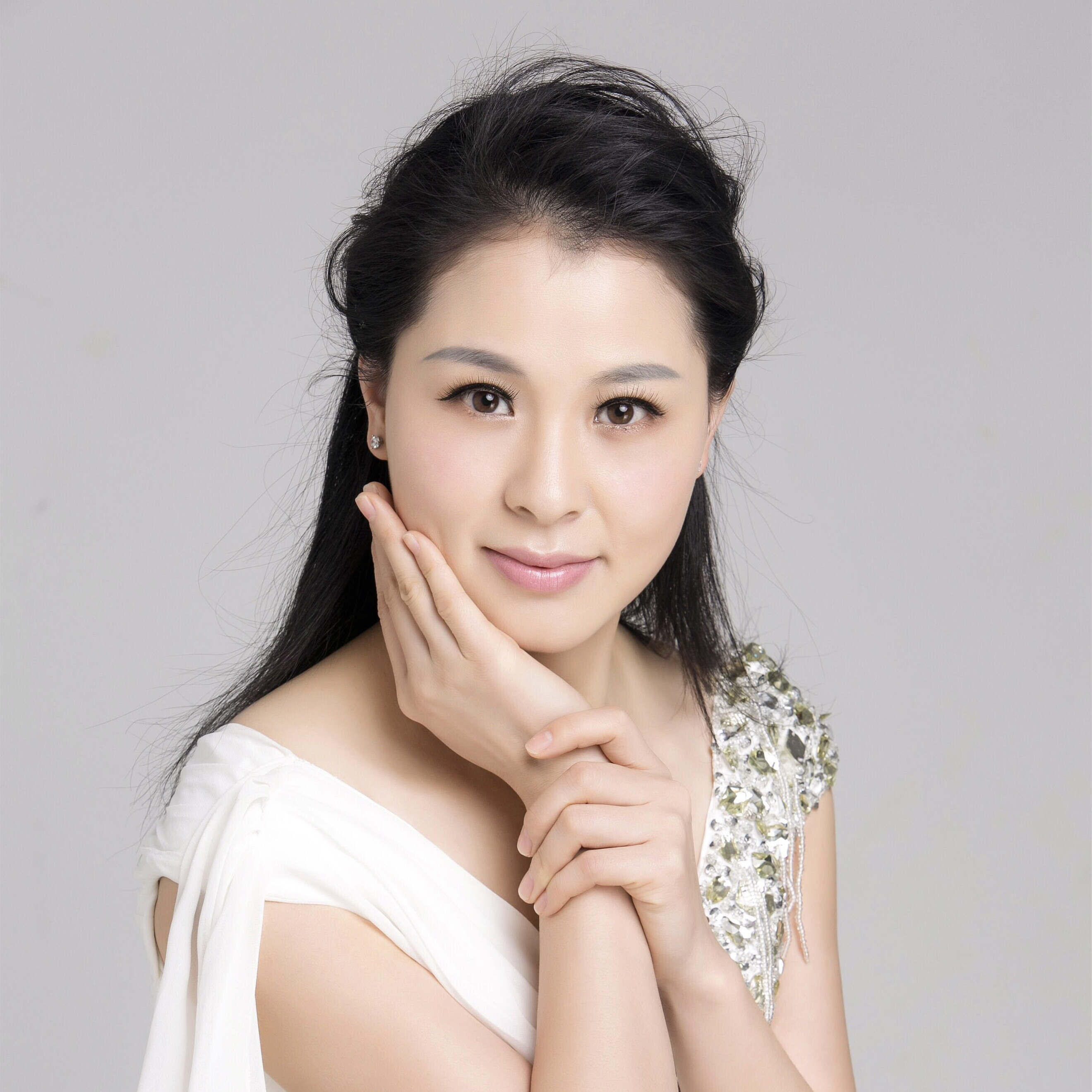 是由陈素丽和徐萍萍作词,伍林发和贺磊作曲,卢荣昱编曲,歌手龚丹演唱