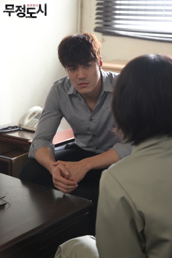  p>《无情都市》是韩国jtbc有线台于2013年5月27日起播出的月火连续剧