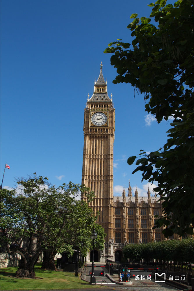 塔(the elizabeth tower),舊稱鐘塔(the clock tower),俗稱大本鐘(big