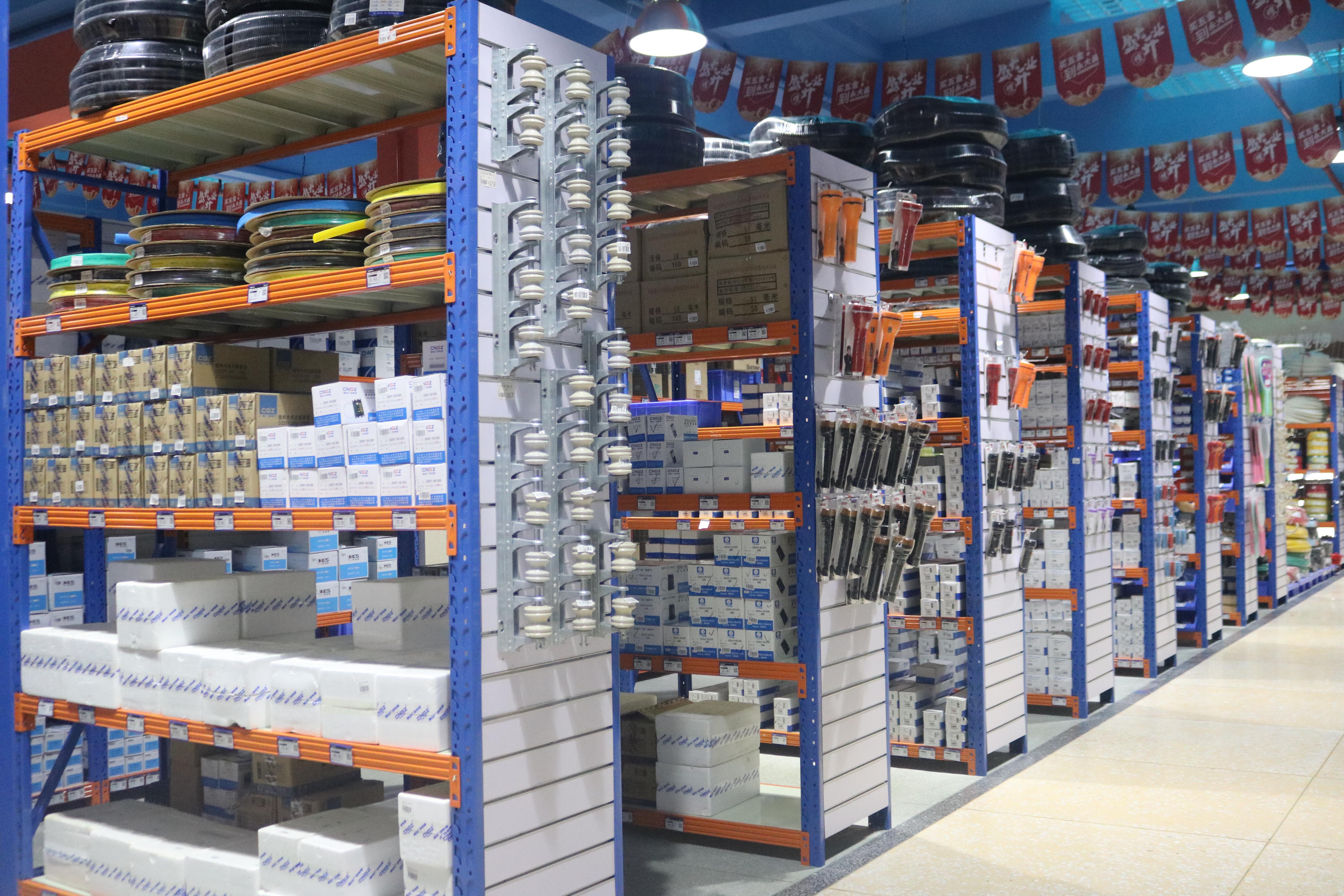 诞生于广州番禺,从一家销售单一五金工具的街边小店做起,成为拥有十多