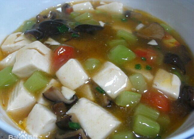 p>什锦烩豆腐是由豆腐等为主要食材做成的一道菜品,属于家常菜,它的
