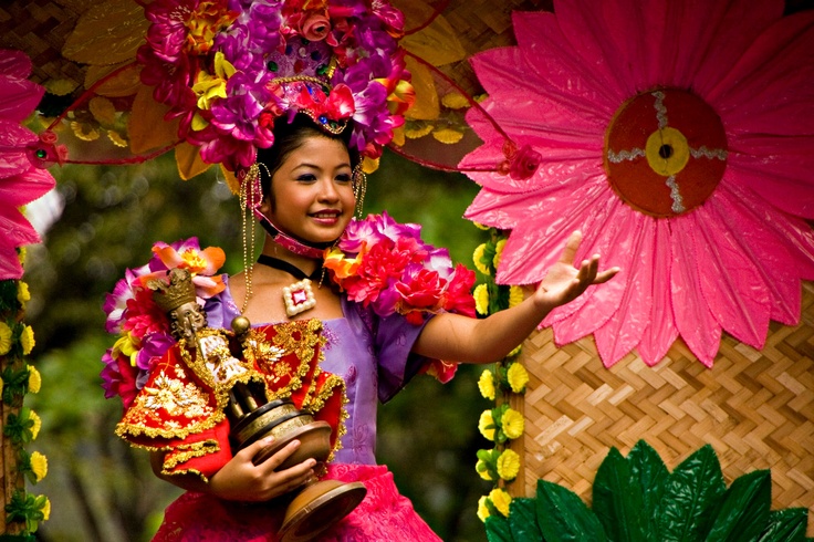 指居住在菲律宾的各族人民,属于南岛语系民族,总人口超过一亿(2012年)