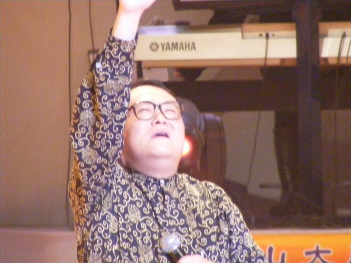  p data-id="gnwuknxiv7">湖南笑星碰碰胡,原名胡建林,中国影视演员.