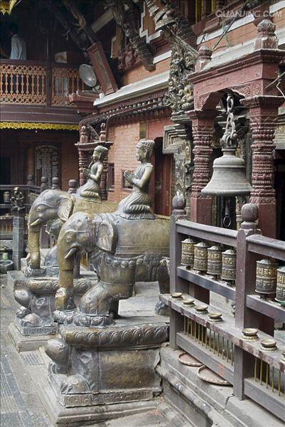 金庙">金庙 /a>位于 a target="_blank" href="/item/印度/12190""