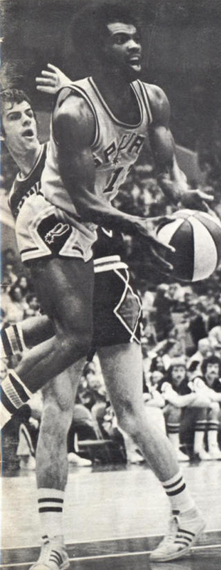  p>詹姆斯·塞拉斯(james silas),1949年2月11日出生于美国 a target=