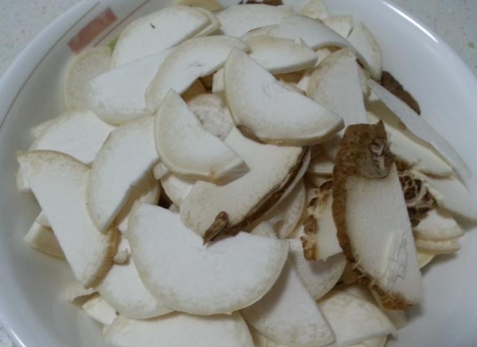  p>杏鲍菇是典型的亚热带草原—干旱沙漠地区的野生食用菌,于春末至夏