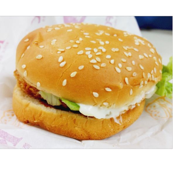  p>至珍鲜虾堡,是一道美食,该菜肴要求175度油温