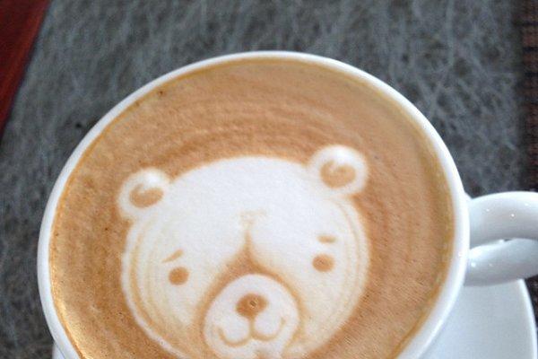 p>小熊拉花是一道以咖啡为主要材料制作而成的一道咖啡饮品. /p>
