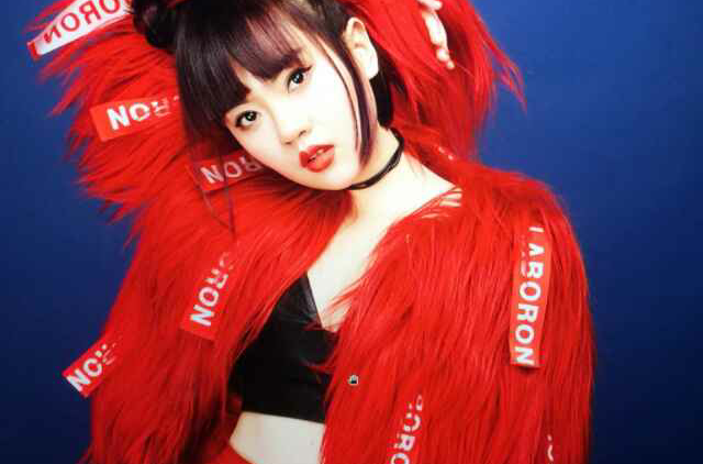  p>任盈盈,内地 a target="_blank" href="/item/歌手/16693" data