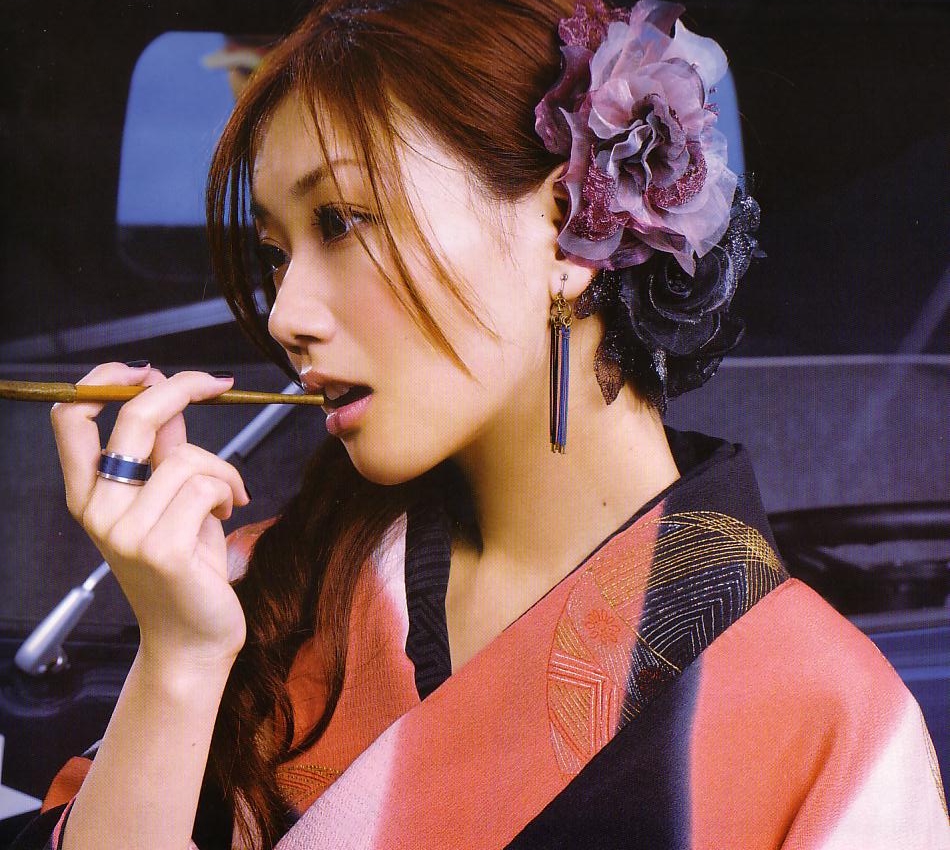  p>大冢爱,1982年9月9日出生于日本大阪市,日本流行音乐女歌手,毕业于