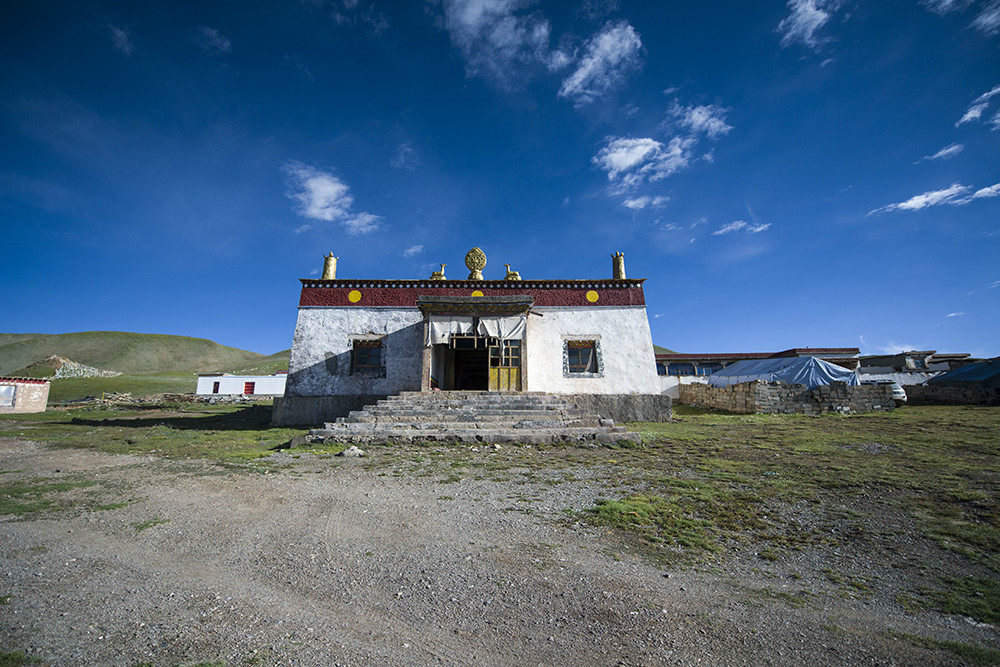  p>阿扎寺位于青海省玉树州治多县扎河乡. 是重要的直贡噶举派寺庙.