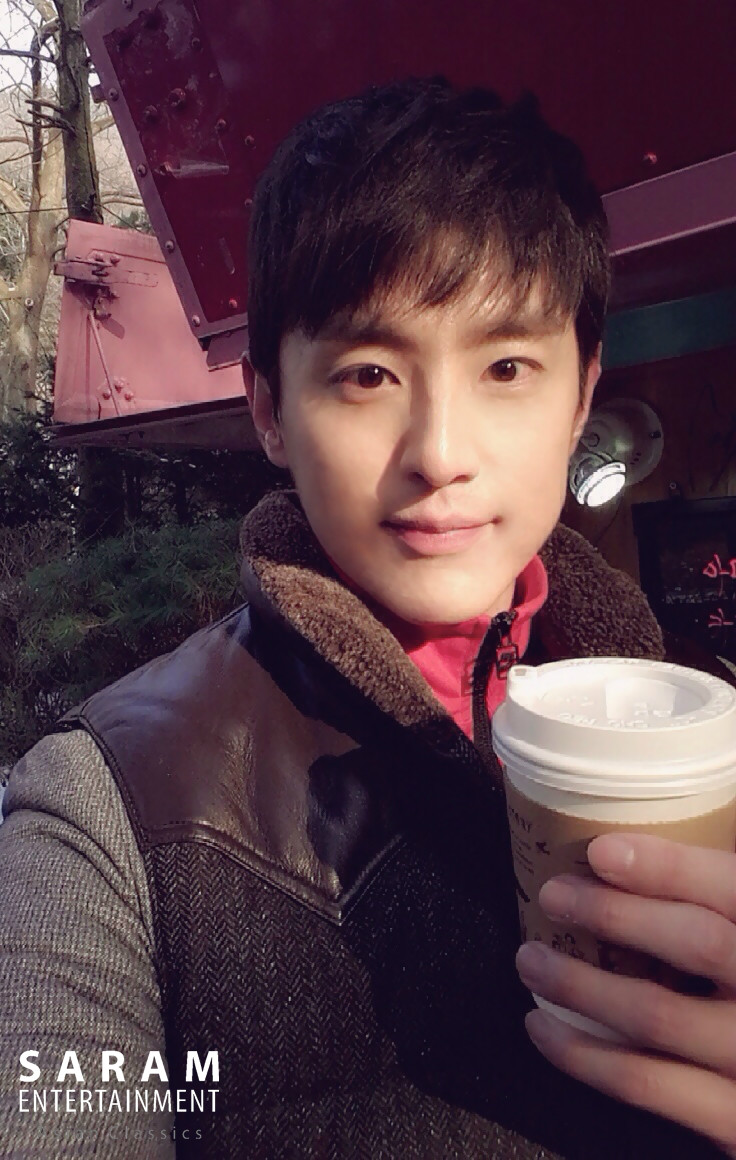 本名权世仁,2012年转入经纪公司saram entertainment时将名字改为权律