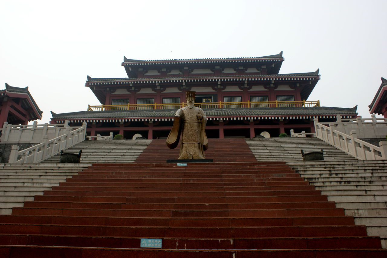  p>阿房宫考古遗址公园位于西安市 a target="_blank" href="/item