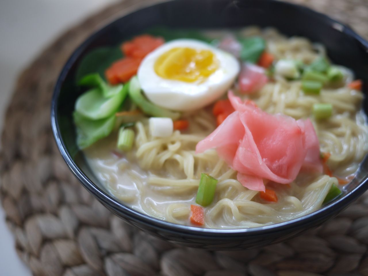 日式蔬菜骨汤拉面