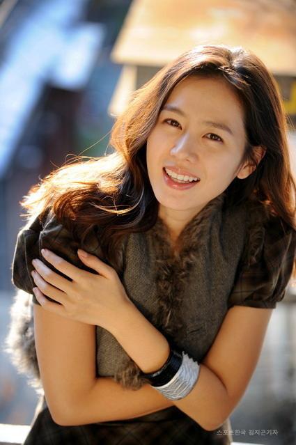 son ye jin),1982年1月11日出生于韩庆尚北道大邱市,韩国女