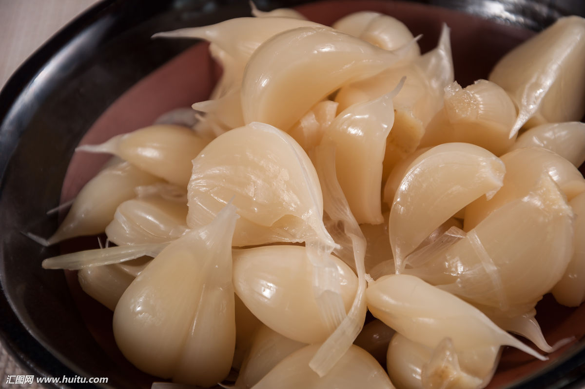  p>腌大蒜是一种把 a target="_blank" href="/item/大蒜/159179"