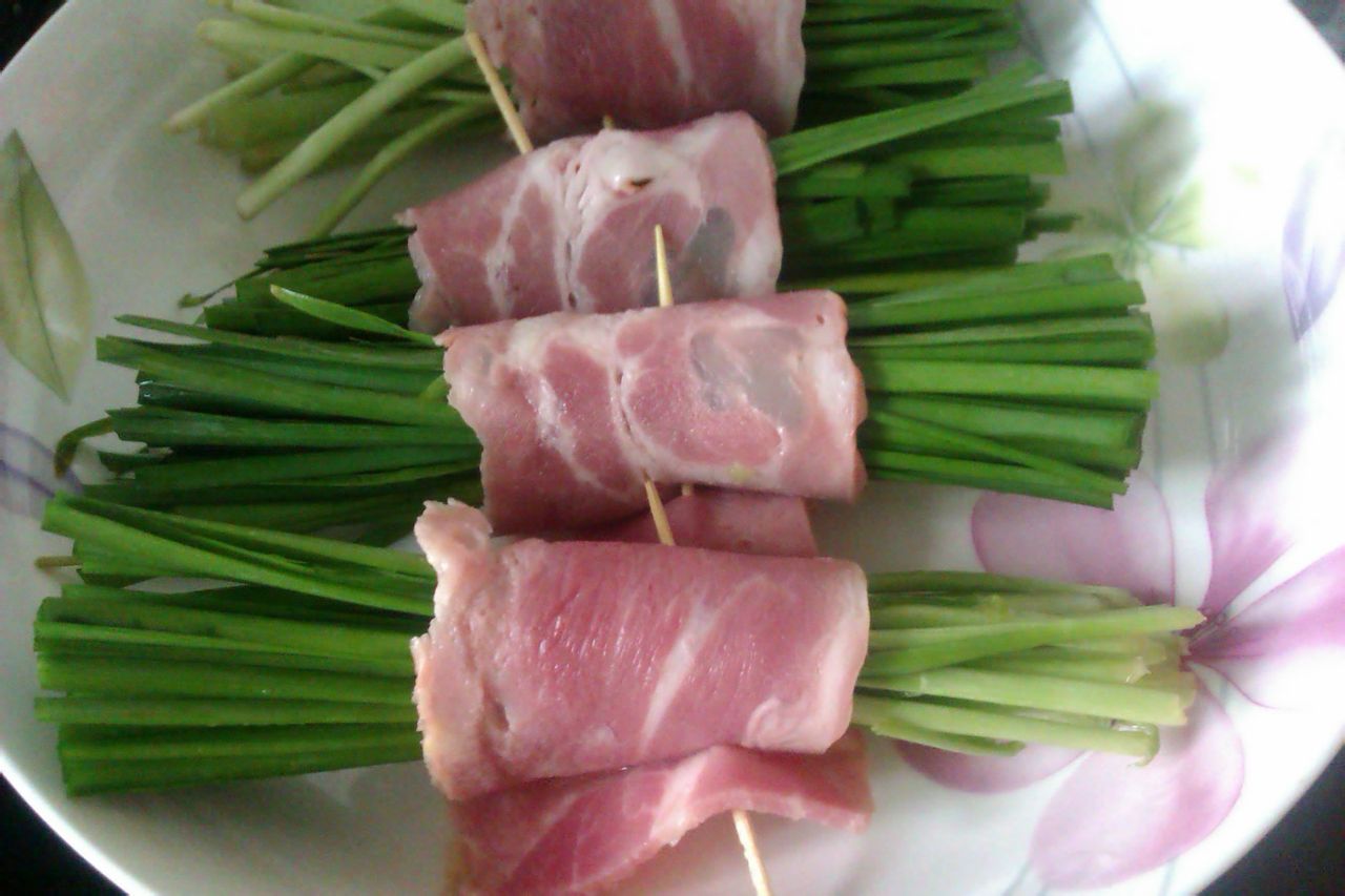  p>风欺杨柳绿翻腰是以培根,韭菜为主料的食品 /p>