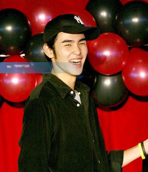 ,1982年11月8日出生于中国台湾台中市