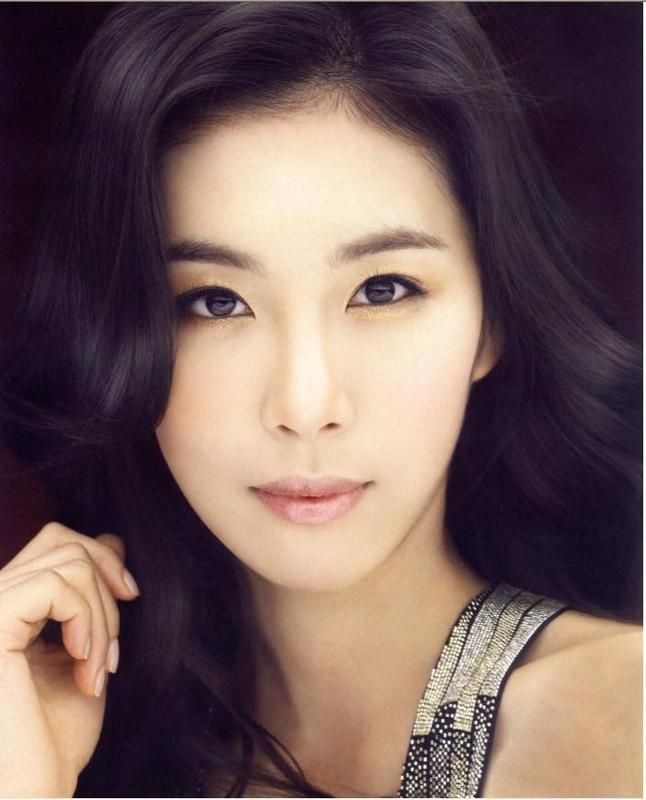  p>韩恩贞(         ,han eun jung),1980年9月12日出生于韩国,毕业于