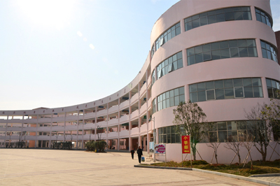  p>抚州市实验学校是由市委,市政府投资兴建的一所九年制义务教育学校