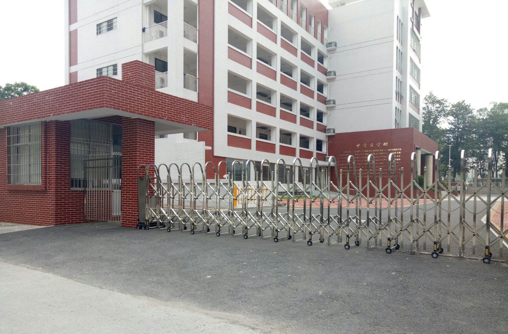 8 middle school of fujian),简称漳州八中,是 a target="_blank"