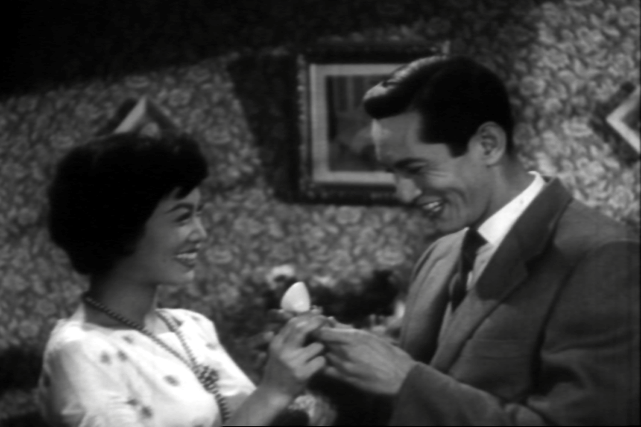  p>香港电影《甜姐儿》由 a target="_blank" href="/item/达丰影业