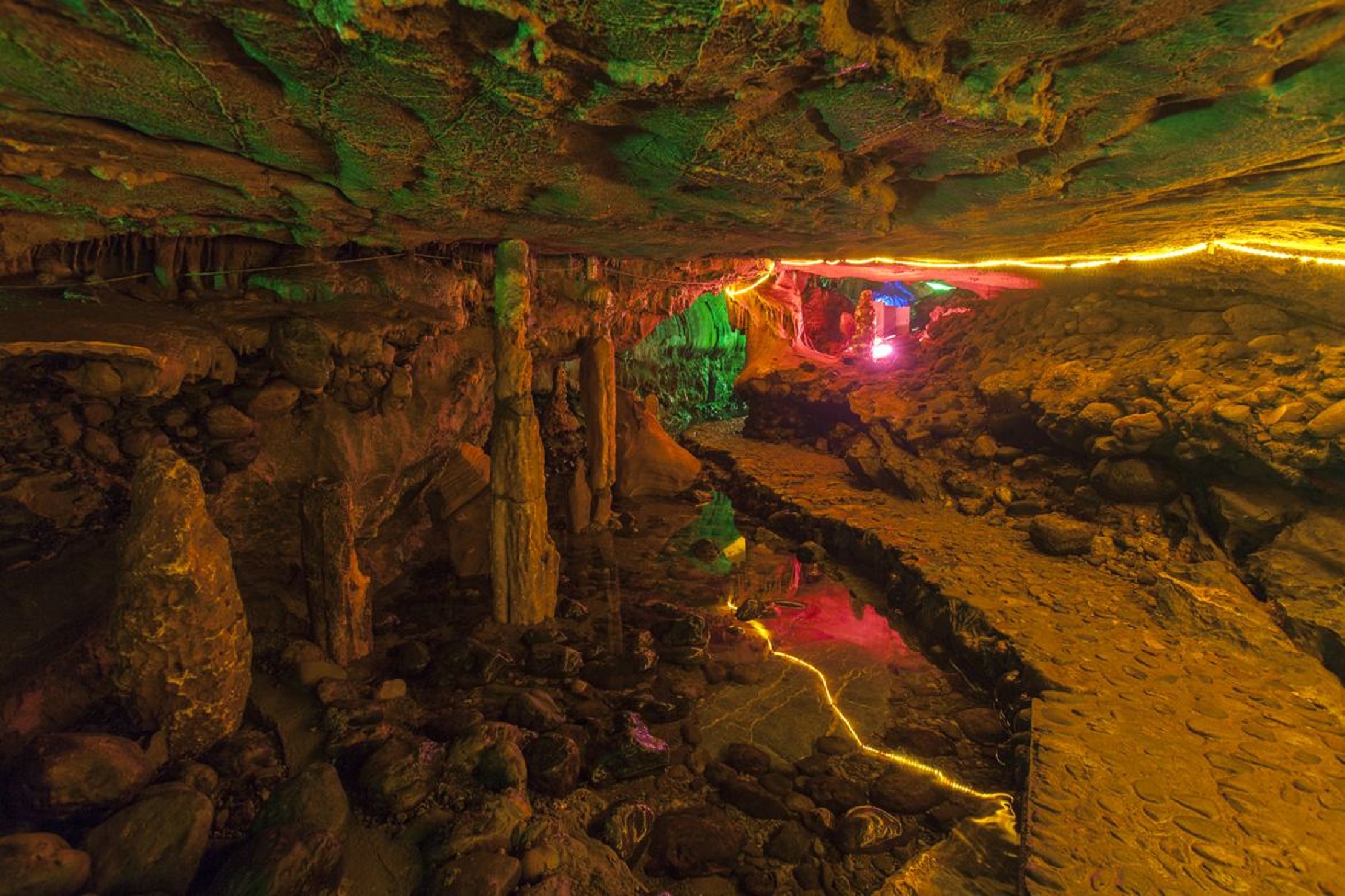  p>垂云通天河,是一条岩溶 a target="_blank" href="/item/地下暗河