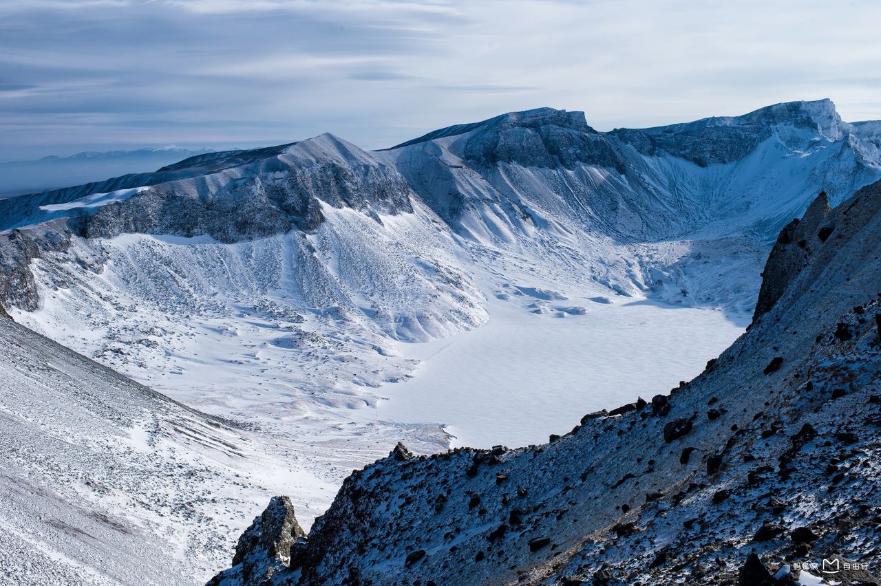  p>长白山脉主峰位于吉林省白山市长白朝鲜族自治县,是 a target="