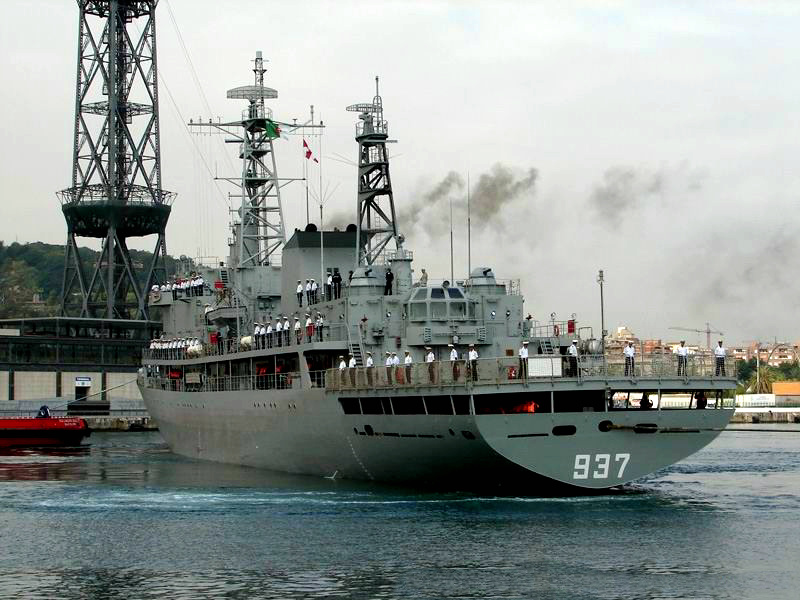 937号综合训练舰