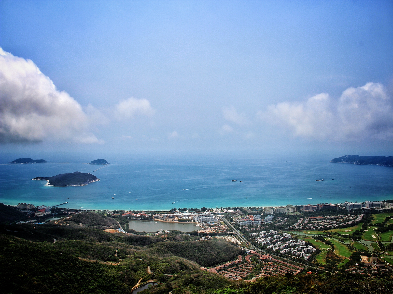 亚龙湾是<a target="